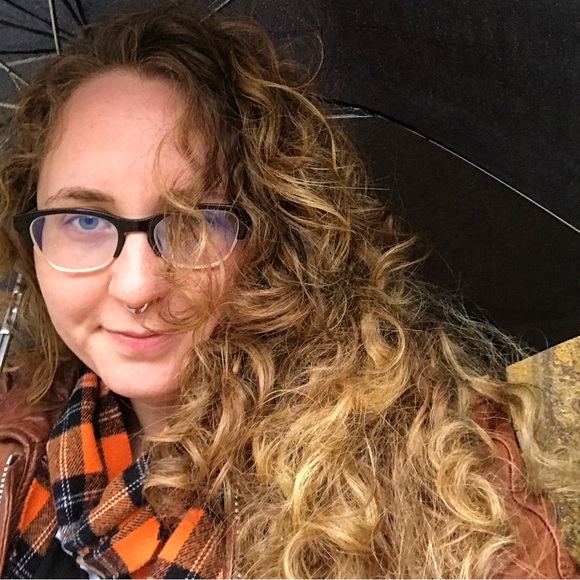 Meet your Posher, Stephanie - Picture 1 of 1